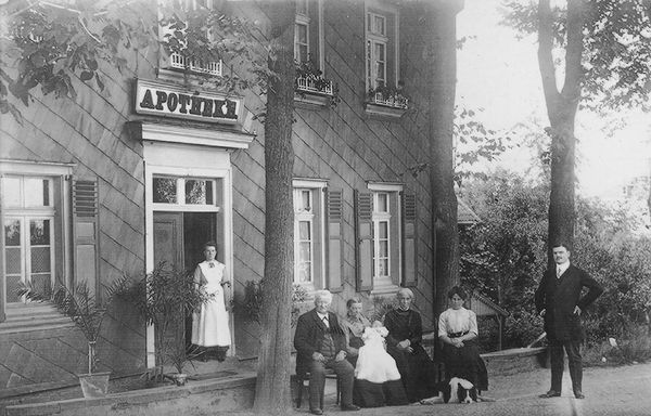 Historisches Foto der Hirsch Apotheke