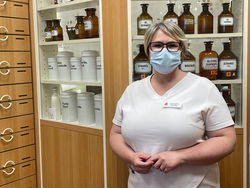 Frau Urban, Bergische Apotheke