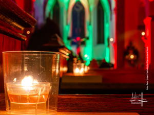 Adventslicht in Kirche
